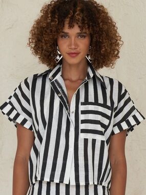 Mo Maya Black & White Striped Short Sleeve Shirt Cropped Top One Size NWT